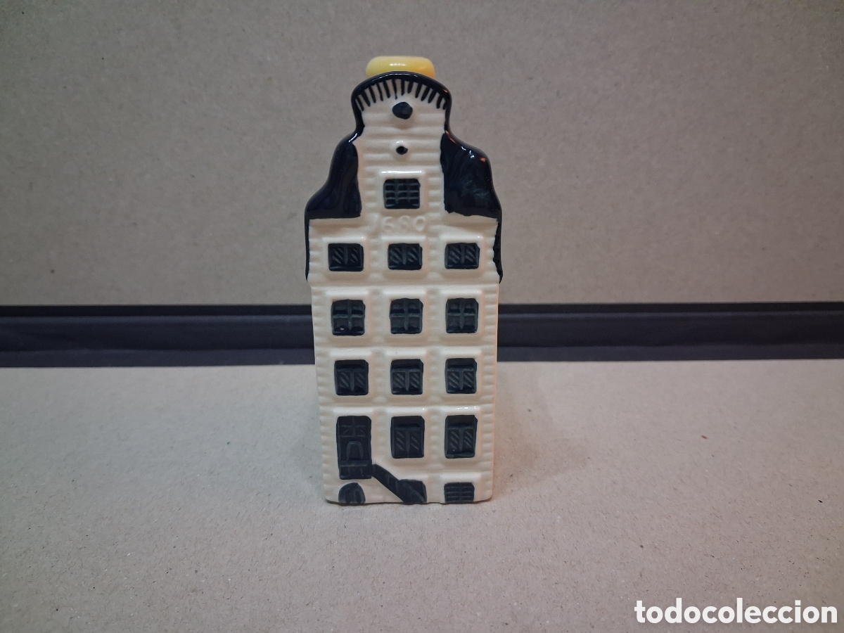 Botellas antiguas: Casita botella en cer&aacute;mica de Delft