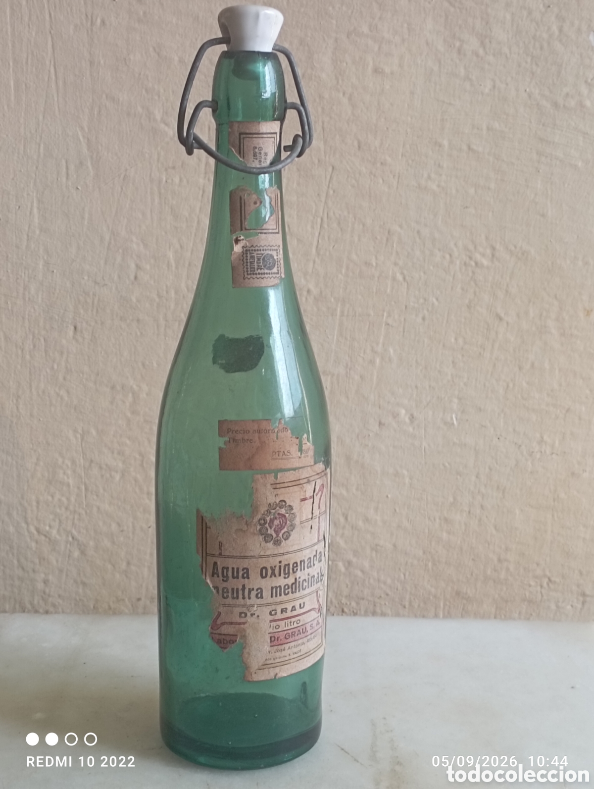 Bouteilles anciennes: Botella de vidrio verde de agua oxigenada medicinal