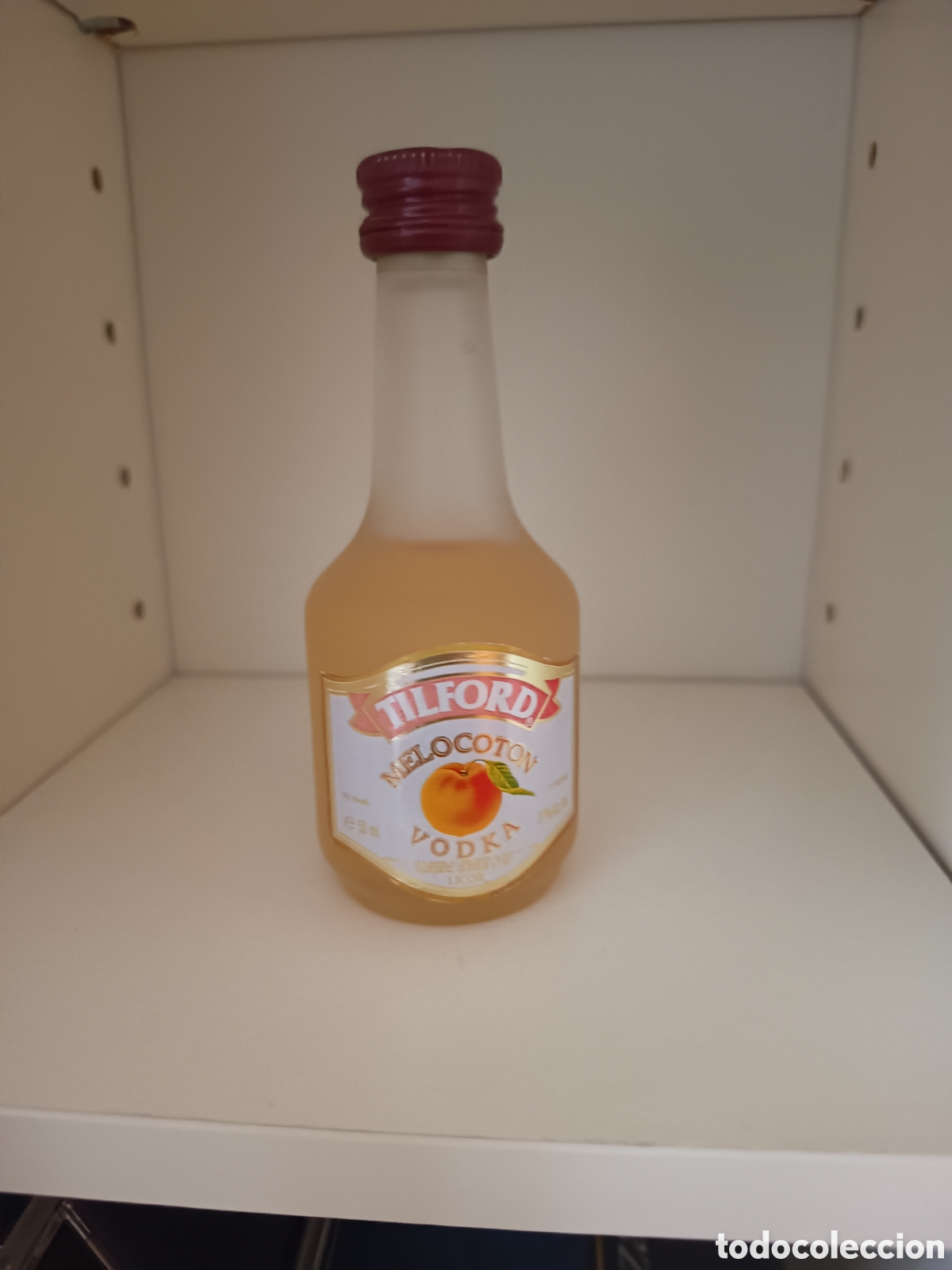 Botellas antiguas: Botella miniatura licor melocot&oacute;n. Tilford
