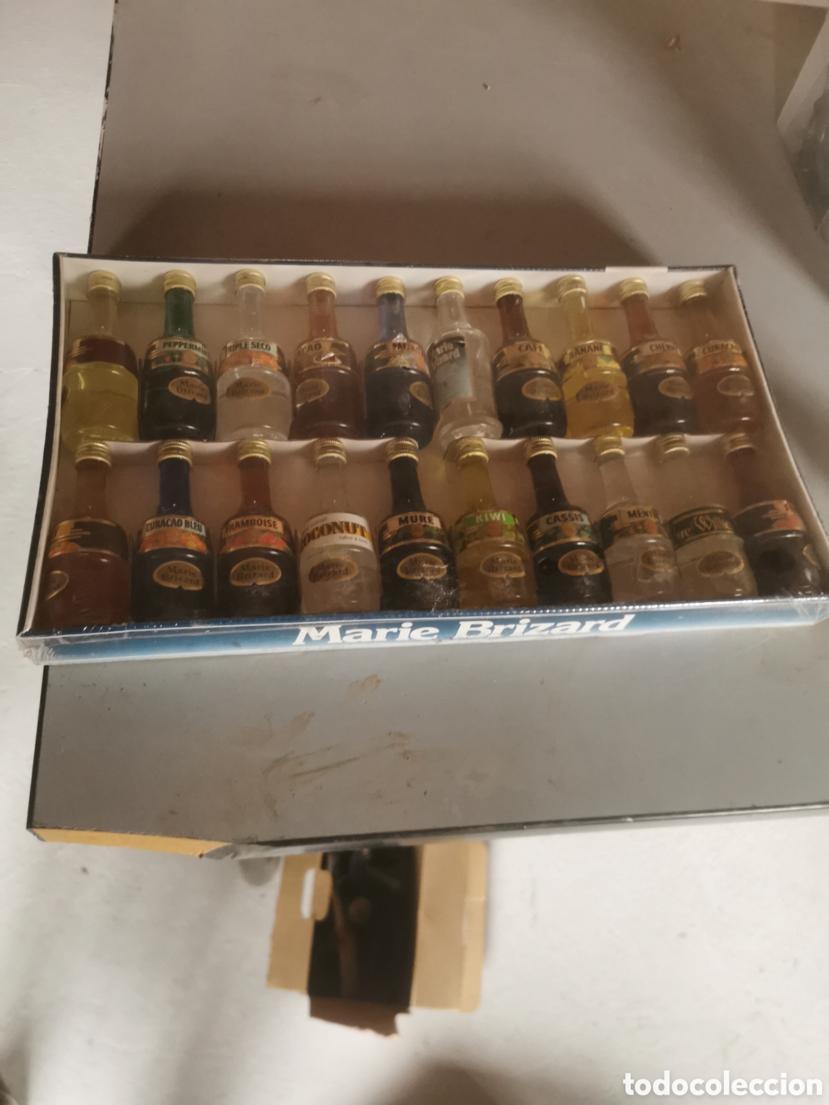Botellas antiguas: 20 botellines Marie brizard sin abrir precinto