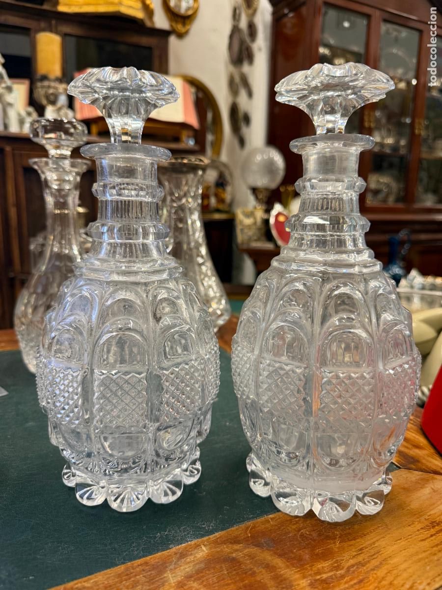 Botellas antiguas: FANTASTICA PAREJA DE BOTELLAS DE CRISTAL TALLADO - MEDIDA TOTAL 29 CM