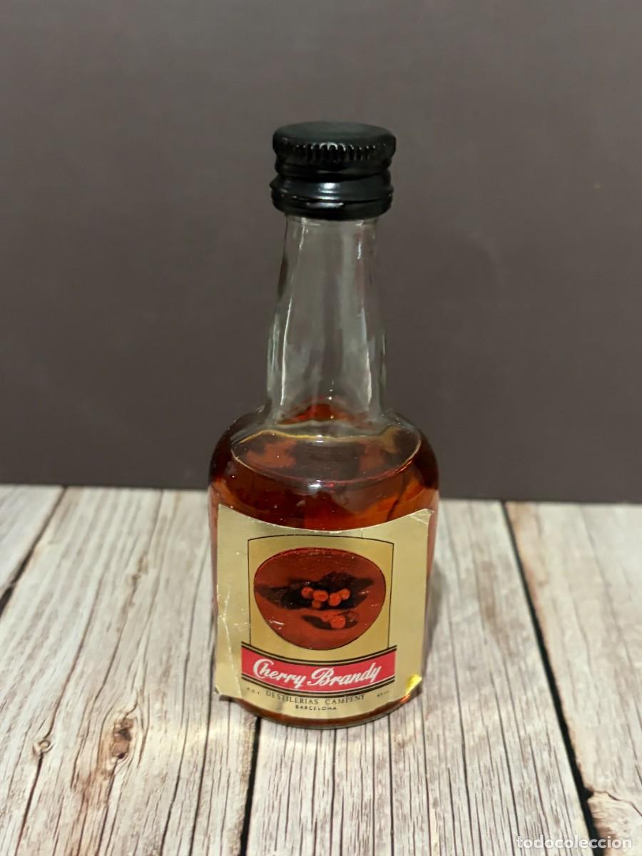 Botellas antiguas: BOTELL&Iacute;N. CHERRY BRANDY. DESTILERIAS CAMPENY