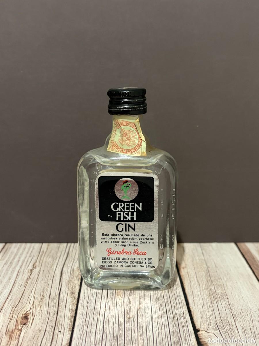 Botellas antiguas: BOTELL&Iacute;N. GREEN FISH GIN GINEBRA SECA. DIEGO ZAMORA CONESA & CO. CARTAGENA ESPA&Ntilde;A