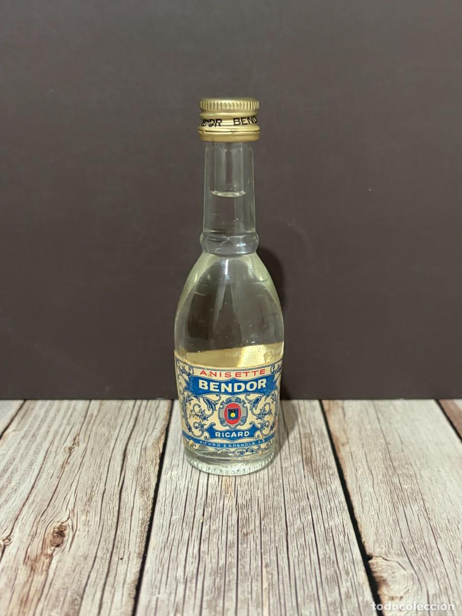 Botellas antiguas: BOTELL&Iacute;N. ANISETTE BENDOR. RICARD ESPA&Ntilde;A