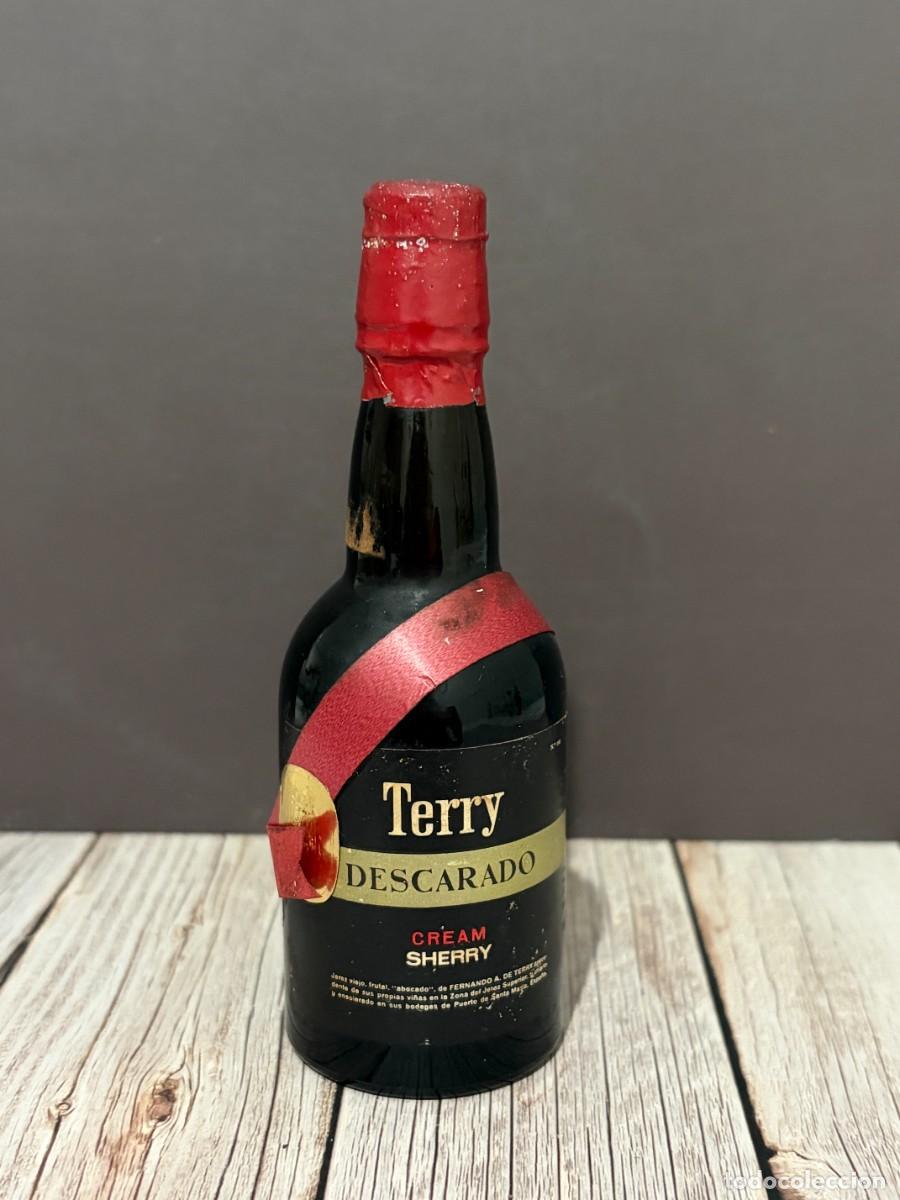Botellas antiguas: BOTELL&Iacute;N. TERRY DESCARADO CREAM SHERRY. BODEGAS FERNANDO A. DE TERRY.