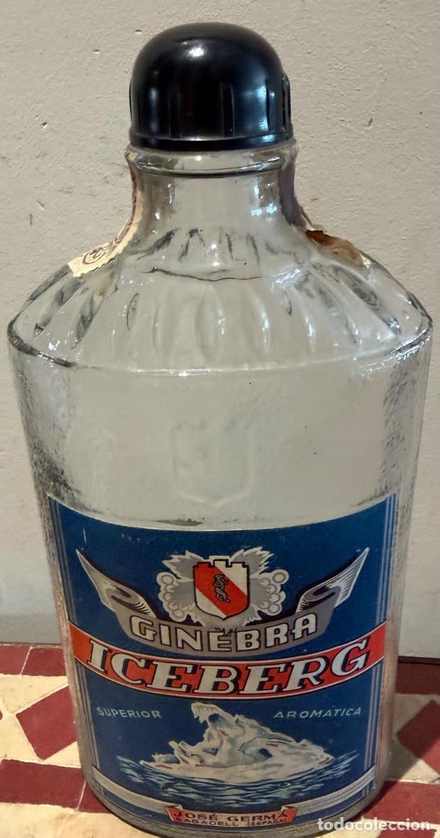 Botellas antiguas: BOTELLA VACIA DE GINEBRA ICEBERG. JOS&Eacute; GERM&Aacute;. SABADELL.