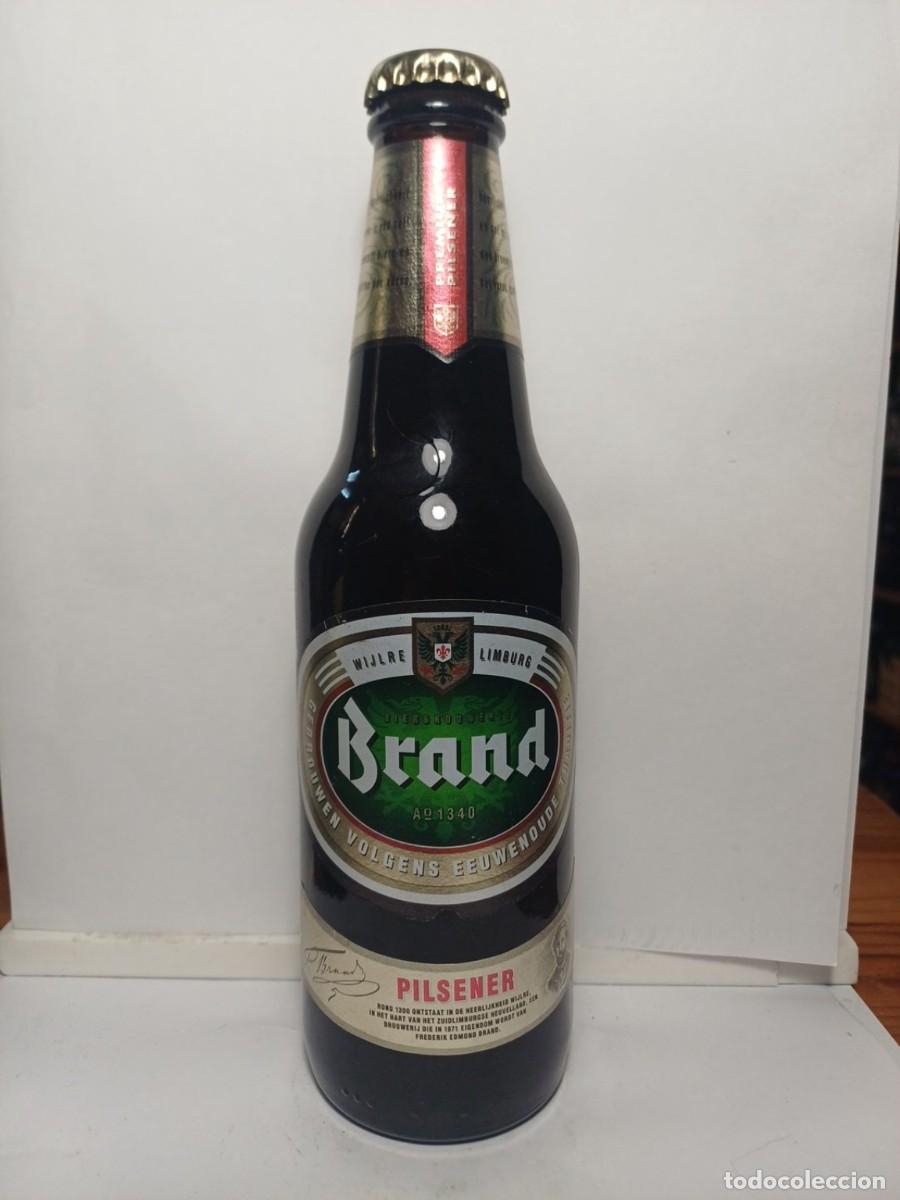Botellas antiguas: Botella antigua Brand Pilsener 30 cl Holanda, llena y cerrada, anterior a 2010