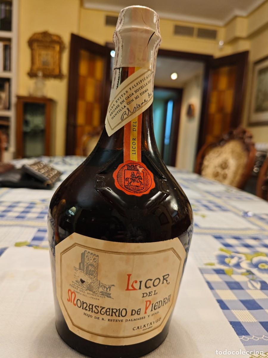 Botellas antiguas: Botella Antigua Licor del Monasterio de Piedra - Precintada - Timbre 4 Pesetas Hacienda P&uacute;blica - R.