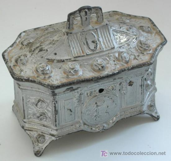 Blechdosen und Kisten: ARQUETA MET&Aacute;LICA S. XIX