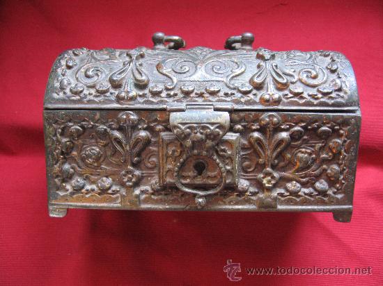 Cajas y cajitas met&aacute;licas: ANTIGUA CAJA JOYERO EN CALAMINA