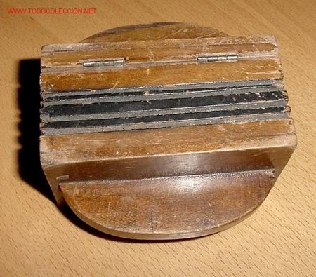 Caixas e caixinhas met&aacute;licas: ANTIGUA CAJA DE MADERA EN FORMA DE ACORDE&Oacute;N
