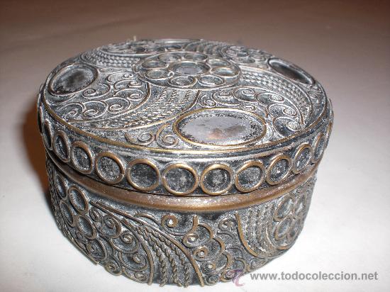 Cajas y cajitas met&aacute;licas: ANTIGUA CAJA METALICA - JOYERO, 6 CMS.  DE DIAMETRO