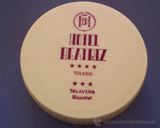 Bo&icirc;tes et petites bo&icirc;tes m&eacute;talliques: caja con limpiazapatos hotel beatriz , toledo - talavera (plastico, 5,7cm de diametro aprox)