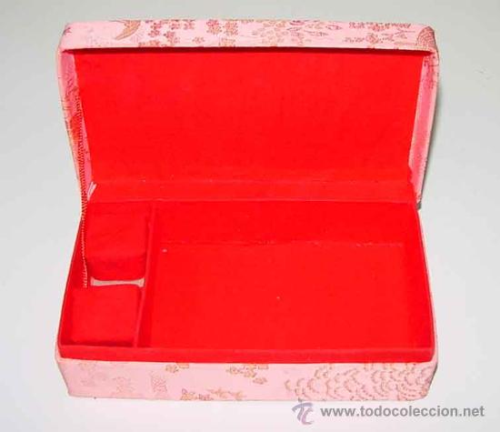 Caixas e caixinhas met&aacute;licas: PRECIOSA CAJA DE CARTON FORRADA EN TELA CON MOTIVOS ORIENTALES - INTERIOR FORRADO EN TELA ROJA - POS
