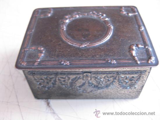 Cajas y cajitas met&aacute;licas: CAJA JOYERO CALAMINA O SIMILAR DECORACION EN RELIEVE