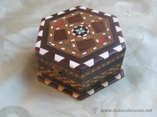 Cajas y cajitas met&aacute;licas: CAJITA JOYERO EN MARQUETERIA GRANADINA O TOLEDANA