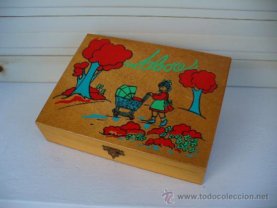 Cajas y cajitas met&aacute;licas: CAJA MALETA DE NI&Ntilde;A DE LABORES ANTIGUA DECORADA CON NI&Ntilde;A CON COCHECITO CON BEBE 23X18X5,5.