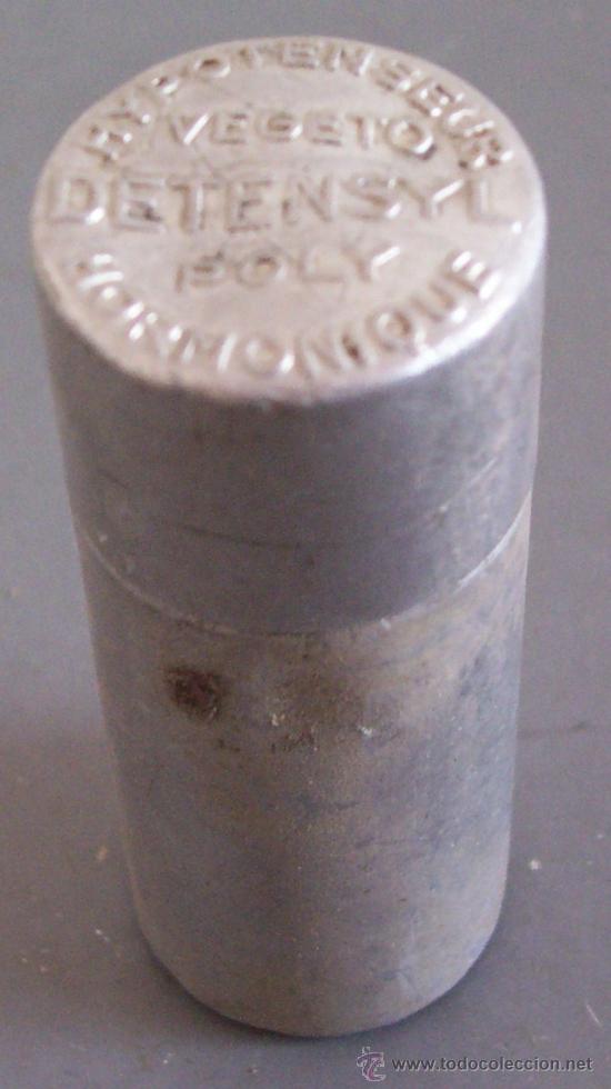 Bo&icirc;tes et petites bo&icirc;tes m&eacute;talliques: caja de farmacia: hypotenseur vegeto detensyl poly hormonique (aluminio,  5,5x2cm aprox)