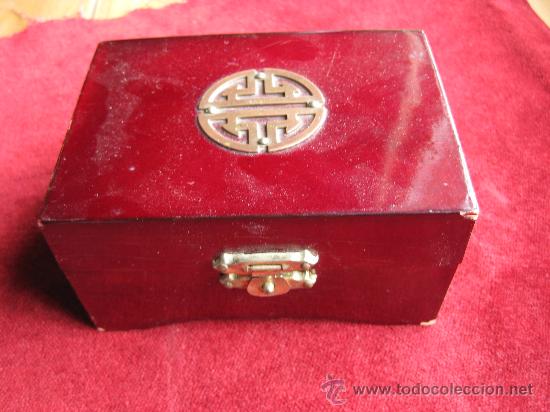 Cajas y cajitas met&aacute;licas: JOYERO EN MADERA Y ADORNO EN METAL CON INTERIOR TAPIZADO EN VERDE