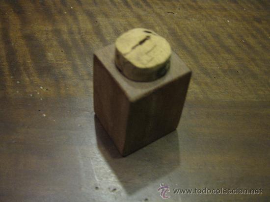Cajas y cajitas met&aacute;licas: Tarro o pote, o caja de madera maziza con tapon de corcho. No se que uso tenia