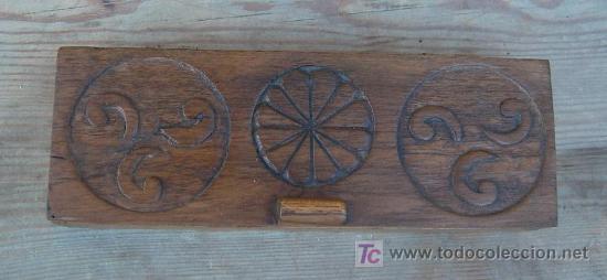 Cajas y cajitas met&aacute;licas: caja de madera tallada , 3 simbolos - Foto 2