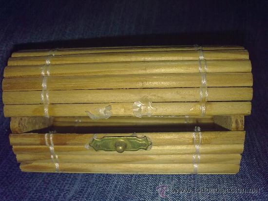 Cajas y cajitas met&aacute;licas: Cajita Joyero artesanal de mimbre. 7, 8 por 4 cms