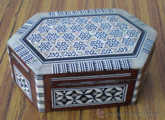Cajas y cajitas met&aacute;licas: CAJA de madera con incrustaciones - Foto 2
