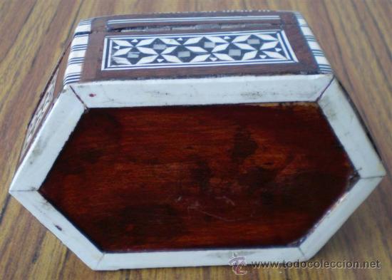 Cajas y cajitas met&aacute;licas: CAJA de madera con incrustaciones - Foto 3