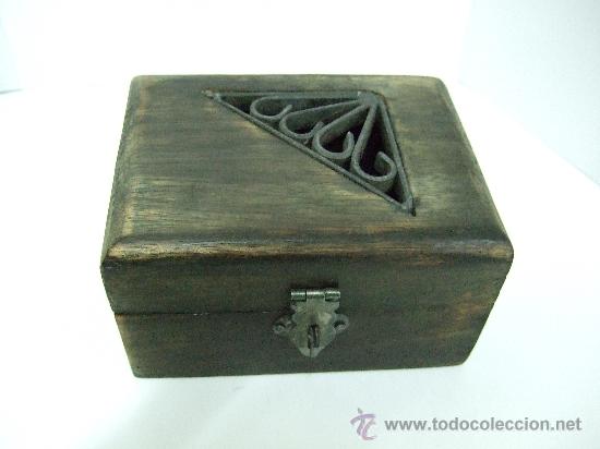 Cajas y cajitas met&aacute;licas: CAJA DE MADERA CON ADORNO METALICO EN TAPA - PROCEDENTE DE INDIA - 11x9x6