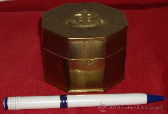 Cajas y cajitas met&aacute;licas: caja de laton con ancla - Foto 1