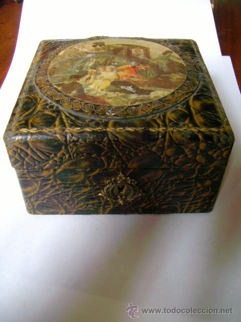 Cajas y cajitas met&aacute;licas: caja joyero forrado de tela tapizado de piel y tapa con cromo