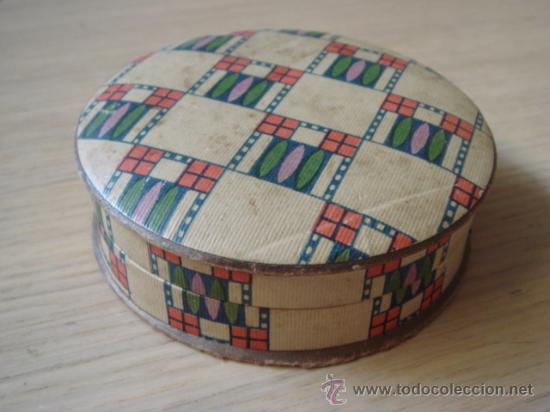 Cajas y cajitas met&aacute;licas: ANTIGUA CAJA EN CARTON DECORADO -AUX GRANDES MARQUES -MIDE ALTO 5 X DIAMETRO 9 CM
