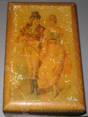 Cajas y cajitas met&aacute;licas: ANTIGUO COFRE DE MADERA CON ESCENA GALANTE