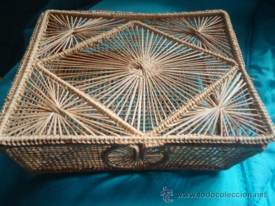 Cajas y cajitas met&aacute;licas: ANTIGUA CAJA, CAJITA, JOYERO DE CUERDA MIMBRE