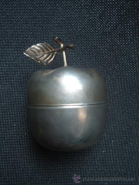 Cajas y cajitas met&aacute;licas: ANTIGUO JOYERO, CAJA, CAJITA EN FORMAS DE MANZANA METALICA