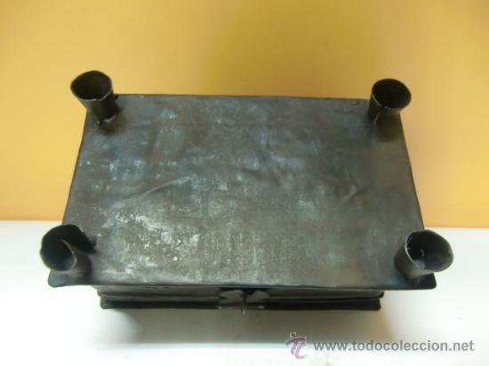 Cajas y cajitas met&aacute;licas: Caja de metal con repujado - Foto 4