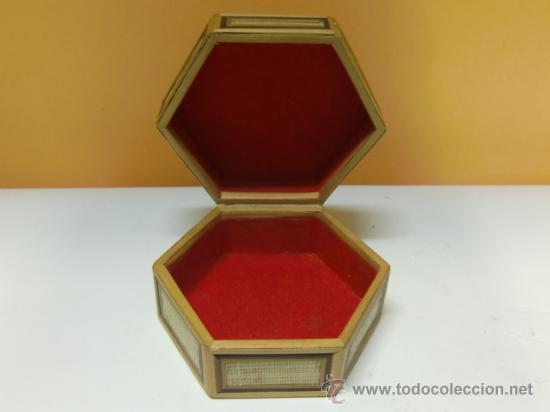 Cajas y cajitas met&aacute;licas: Cajita exagonal e madera, parece ca&ntilde;a - Foto 2