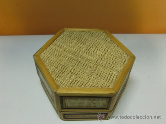 Cajas y cajitas met&aacute;licas: Cajita exagonal e madera, parece ca&ntilde;a - Foto 3