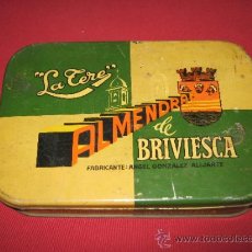 Cajas y cajitas metálicas: ANTIGUA CAJA DE LATA DE ALMENDRAS DE BRIVIESCA - 15X22 CM