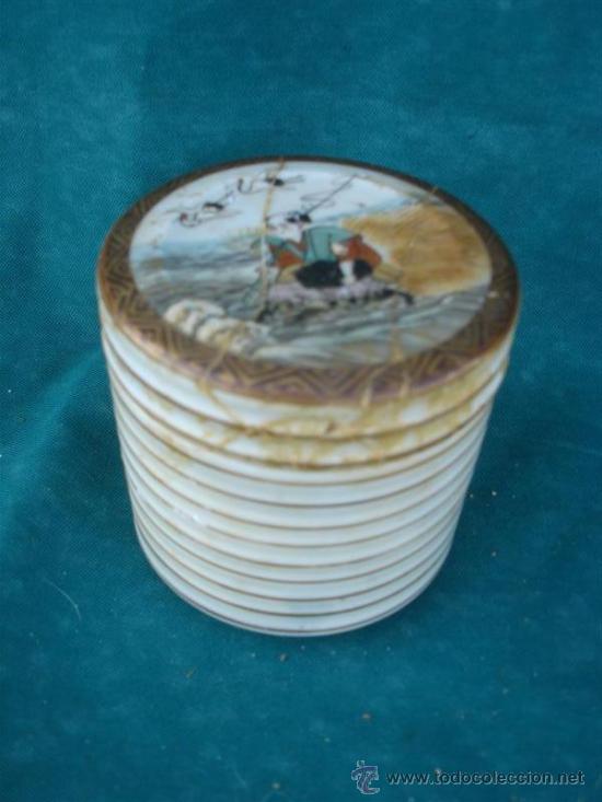 Cajas y cajitas met&aacute;licas: caja oriental tapa restaurada - Foto 1