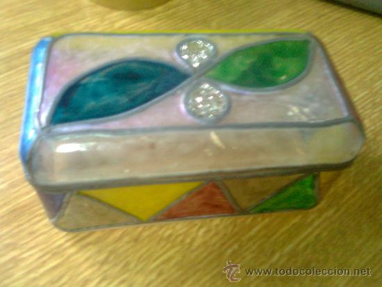 Cajas y cajitas met&aacute;licas: bonita Caja joyero en material pl&aacute;stico, pintada a mano. 7,50 por 14,2, por 5 cms altura