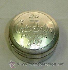 Cajas y cajitas met&aacute;licas: CAJITA METALICA 50 CHINCHETAS CON CLAVO n&ordm;2-VACIA- diametro 3,5 cms / alto 2,5 cms.