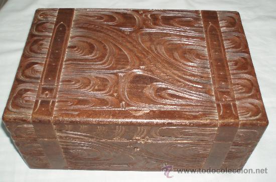 Cajas y cajitas met&aacute;licas: caja de madera grabada a&ntilde;os 50 - Foto 1