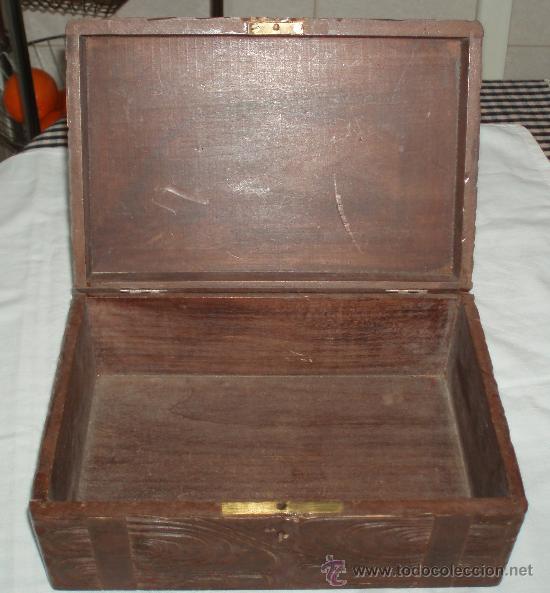 Cajas y cajitas met&aacute;licas: caja de madera grabada a&ntilde;os 50 - Foto 2