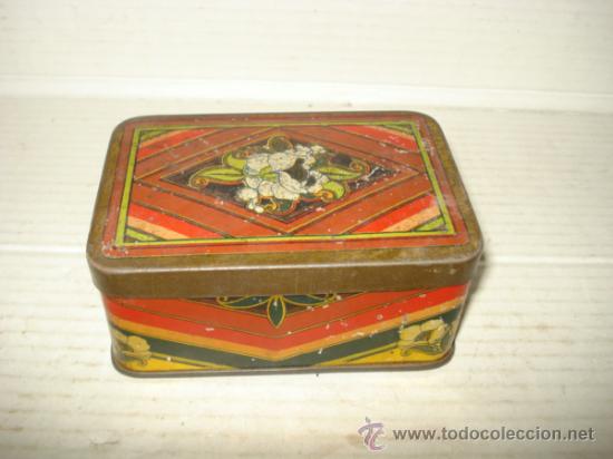 Bo&icirc;tes et petites bo&icirc;tes m&eacute;talliques: Antigua Caja de Hojalata Litografiada de TE RICHMOND .1920s