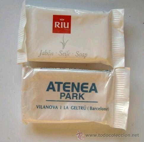 Bo&icirc;tes et petites bo&icirc;tes m&eacute;talliques: 2 pastillas jab&oacute;n peque&ntilde;as - Hoteles Riu y Atenea Park (Vilanova i la Geltr&uacute;)