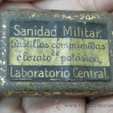Cajas y cajitas metálicas: CAJA METÁLICA DE PASTILLAS SANIDAD MILITAR. 