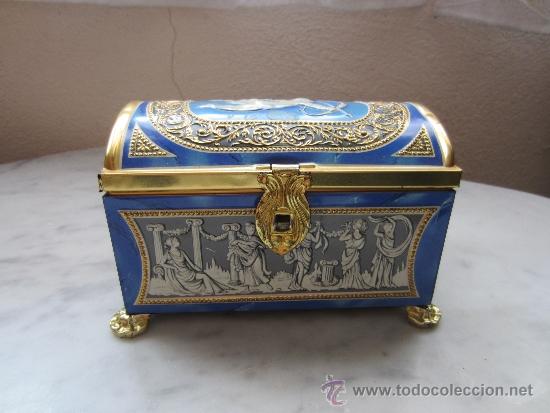 Cajas y cajitas met&aacute;licas: caja cofre de hojalata litografiada