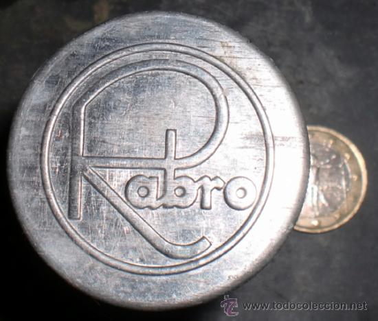 Bo&icirc;tes et petites bo&icirc;tes m&eacute;talliques: Envase rabro