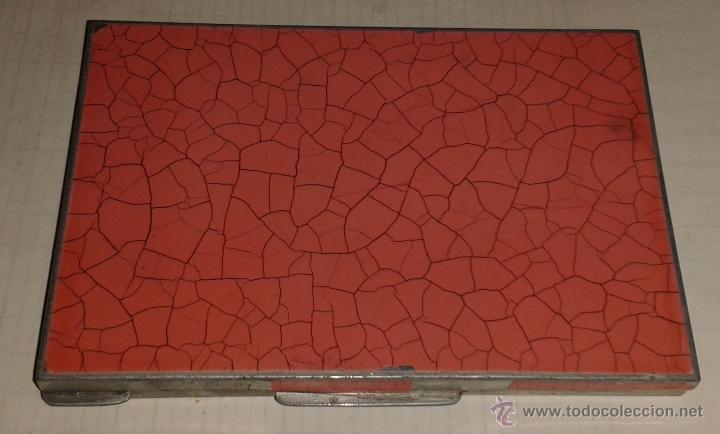 Blechdosen und Kisten: Caja pitillera.